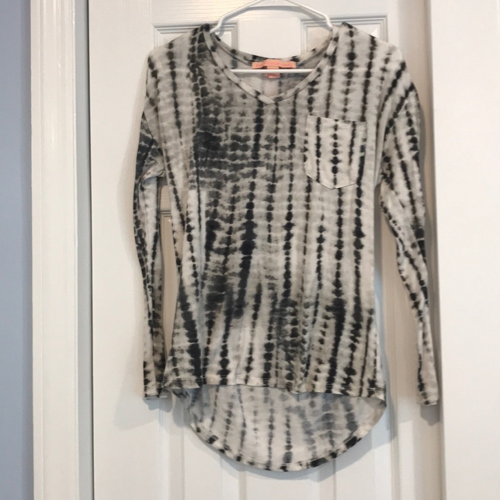 Long-sleeved black, white, and light grey top